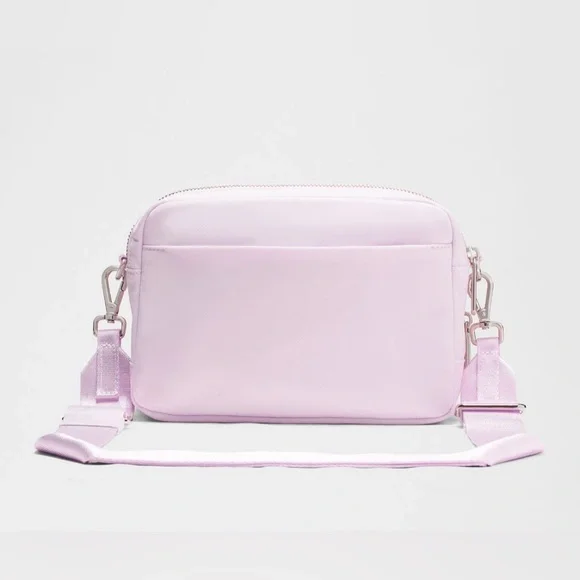 NWT Lululemon Everywhere Crossbody Bag 2L in Pink Organza - Picture 2 of 4